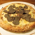 ラ プランシュ - たっぷりトリュフのピザ
