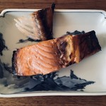 越後村上 うおや - 切り身に分けて焼く