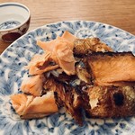 越後村上 うおや - 焼いた皮は、龍崗鶏(金鶏)の姿揚げのようにパリパリとおいしい！！！！！