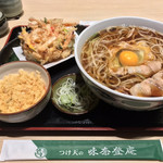 味奈登庵 - 肉南蛮そば 大盛り＋野菜かき揚げ天＋玉子♡  
      無料の揚げ玉はもちろん貰う。
      アゲダマビンボー！