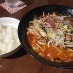 鉄板ダイニングZill - ユッケジャンラーメン(小ライス付き) 800円