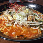 鉄板ダイニングZill - ユッケジャンラーメン(小ライス付き) 800円