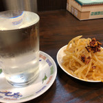 ナオナオ餃子 - お酒と突き出し