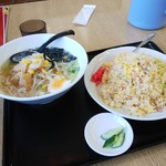 Koufukujun - ラーメンと焼飯のセット680円