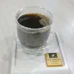 ナナイロ コーヒー ブリュワーズ - 「ペルーコーヒー（エルバルト農園）」は、ちょっぴりフルーティーな香りが楽しめつつも、苦味や酸味が淡く飲みやすい1杯！良くも悪くもクセが少ないこともあり、スムーズに飲み干せます！