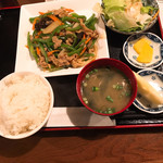 琉球中華居酒屋 来来 - 青椒肉絲定食