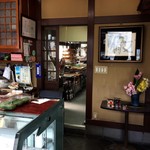 上州屋餅店 - 奥で朝早くから作ってますよぉ