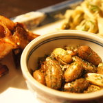 【2011/10】お通し：蓮根の甘酢揚げ、押し豆腐、ピーナッツの青海苔和え♪