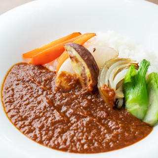 農家直送の旬の自然栽培野菜を楽しめます。化学調味料不使用