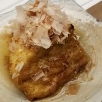 住吉酒販 - ⑦まぼろしの厚揚げ
            滑らかで円やかな舌触り。
            優しい豆腐のほのかな甘さ
            ポン酢も穏やかで美味しい。