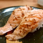 寿司虎 - 炙りサーモン