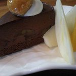 たなか - チョコケーキの下部には栗