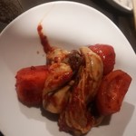 大衆炭火焼肉ジンギスカン ホルモン酒場 風土. - フルーツトマトと牡蠣のキムチ