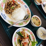 タイ国料理 ゲウチャイ - ゲウチャイセット（鶏肉のバジル炒めご飯）