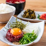 Hakata Motsunabe Ooyama - ＜ランチ＞熊本直送馬ユッケ定食