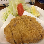 丸五 - 特ロースかつ、トマトが皮むきされてます