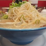 ラーメン福  - 横からもやしをアップ