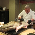 照寿司 - クエの解体ショー