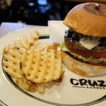 CRUZ BURGERS & CRAFT BEERS - 