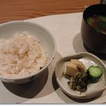 季節のお料理 辻むら - 鯛の炊き込みご飯　茄子とたたき長芋のお味噌汁 お新香