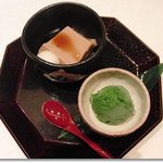 季節のお料理 辻むら - 抹茶のアイスクリームと胡桃豆腐の黒蜜かけ