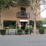 Reisenkaku - お店は上川端商店街から冷泉公園に向かうと角にありますよ。