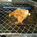 Horumon Yakiniku En - ガスロースターに網