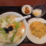 中華料理 福隆酒家 - 海鮮そばと五目半チャーハン650円