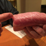 日本料理 たかむら - 豚肉の説明を聞きます。