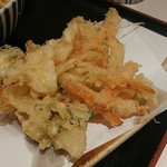 手打うどん 長谷沼 - かき揚げも揚げたて