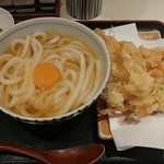 手打うどん 長谷沼 - 天玉うどん（月見うどん＋かき揚げ）