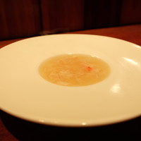 蟹肉入りフカヒレのスープ