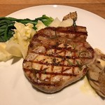 スガハラ - 宮城 黒豚 ロース グリル + 秋田 あわび茸 + 米沢 ほうれん草 + 米沢 キャベツ + 米沢 大根（アップ）