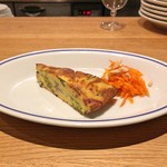 スガハラ - 米沢 アスパラ菜のフリッタータ + 人参とピーナッツのサラダ