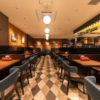 左側【B：テーブル席】最大18名様
右側【C：最大16名様】同窓会や記念日にも◎