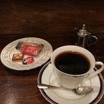 本格珈琲 昭和 - 600円の昭和ブレンドと、150円のおやつセット