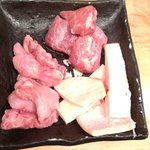 立喰い焼肉 治郎丸 - たんした のどがしら こりこり