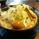 ラーメン スミス - 横から味玉