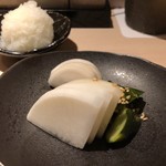 焼鳥 おみ乃 - おろし + 漬物