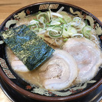 とんこつらぁ麺 松もと - 豚骨ラーメン750円(税込)