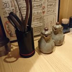 炭火焼肉　肉匠　たいら - トングにハサミ！そしてタレ達!