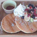 ダイニング カフェ シチホウ - フルーツパンケーキ（780円）