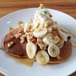 ダイニング カフェ シチホウ - キャラメルバナナパンケーキ（780円）