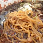 麺武 はちまき屋 - 正油(薄め油少なめ)の麺Up；"薄め"でもキッチリ醤油色に染まった麺が旨しッ！(o^-')b @2019/03/09 