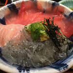 海鮮れすとらん 勘八屋 - まぐろと生しらす丼1100円