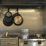 小泉料理店 - 炭の準備