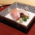 かまくら和久 - 御造り：鰆のタタキ、金目鯛のお造り