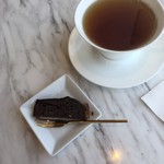 ピエール・エルメ・パリ - テイスパハン、サービスのケーク ショコラ オランジュ