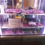 牛カツ京都勝牛 六本木グランドタワー店 - 肉のショーケース