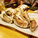 海鮮炭焼処とら太 - 焼き牡蠣